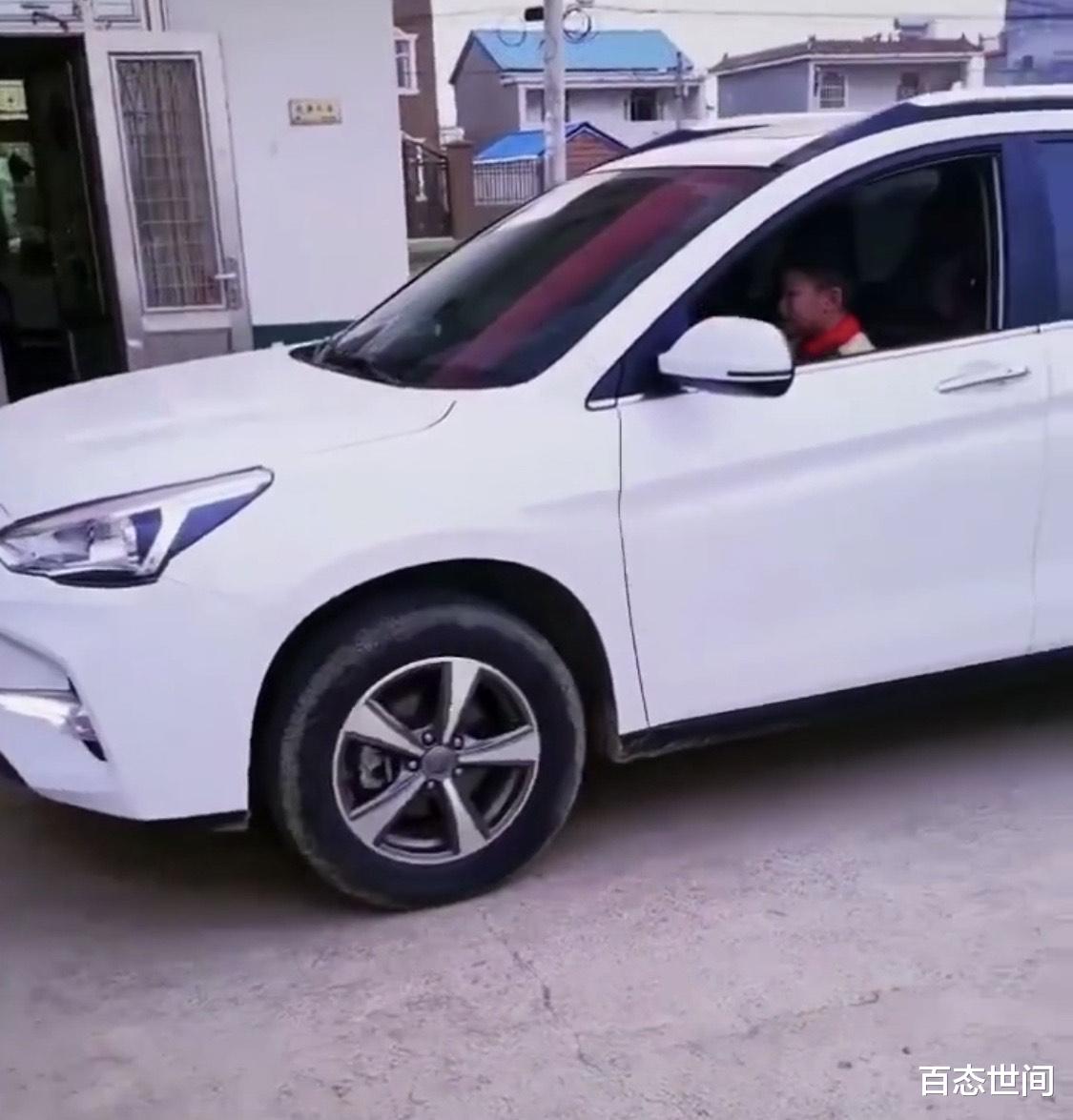 百态世间 连云港一父亲录年幼儿子开车视频，发网络炫耀，结果事与愿违