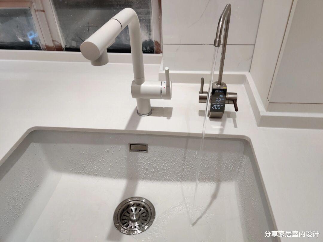 看他家花了一年自装的新房,全屋原木风,做开放式的厨房真羡慕!