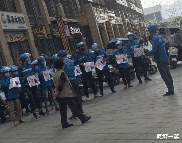|果然，漂亮的妹子穿衣服就是任性，走在街上我都替她尴尬啊！哈哈哈哈