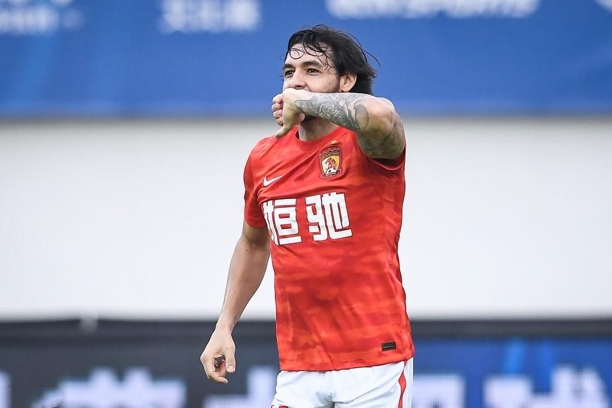 上海申花|中超3消息！金哨执法巅峰战，申花放弃回避条款，高拉特被哄抢