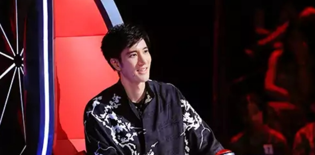 黄晓明|王力宏给儿子取名字，就5笔没一笔是弯的，网友：王大才子不一般