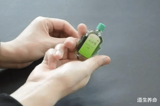 徐晓峰|男性睡觉前,在肚脐上滴一点风油精,一段时间后会收获什么?