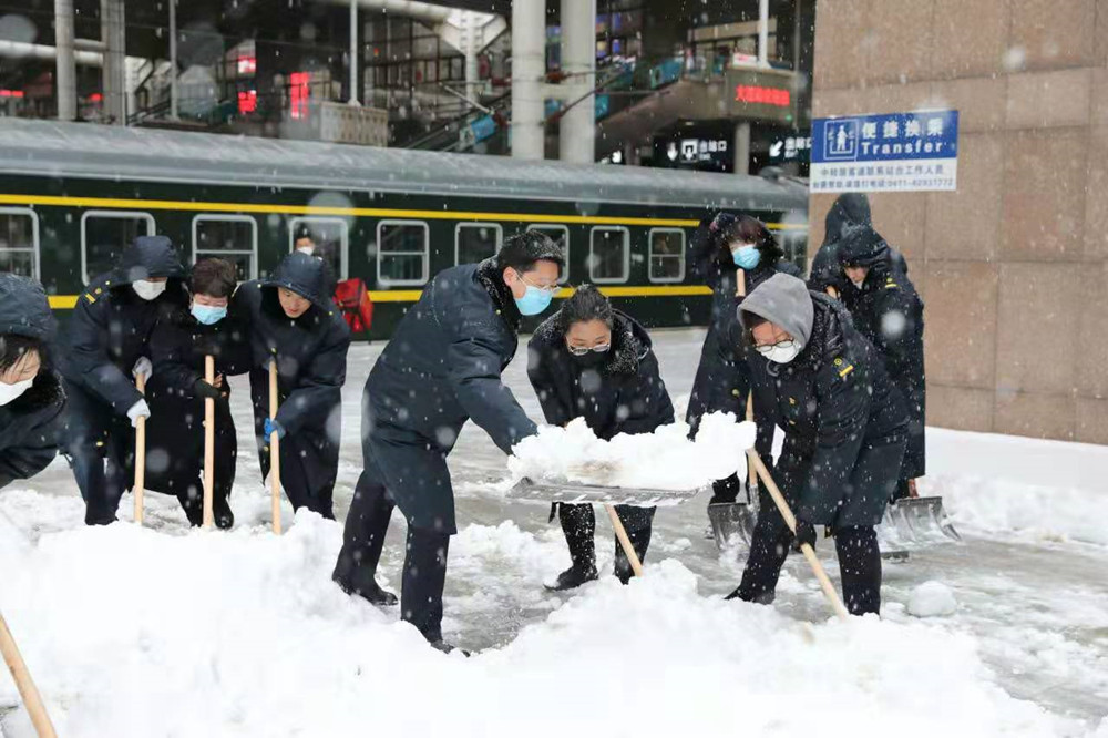 半岛晨报 大连火车站各车次运行正常