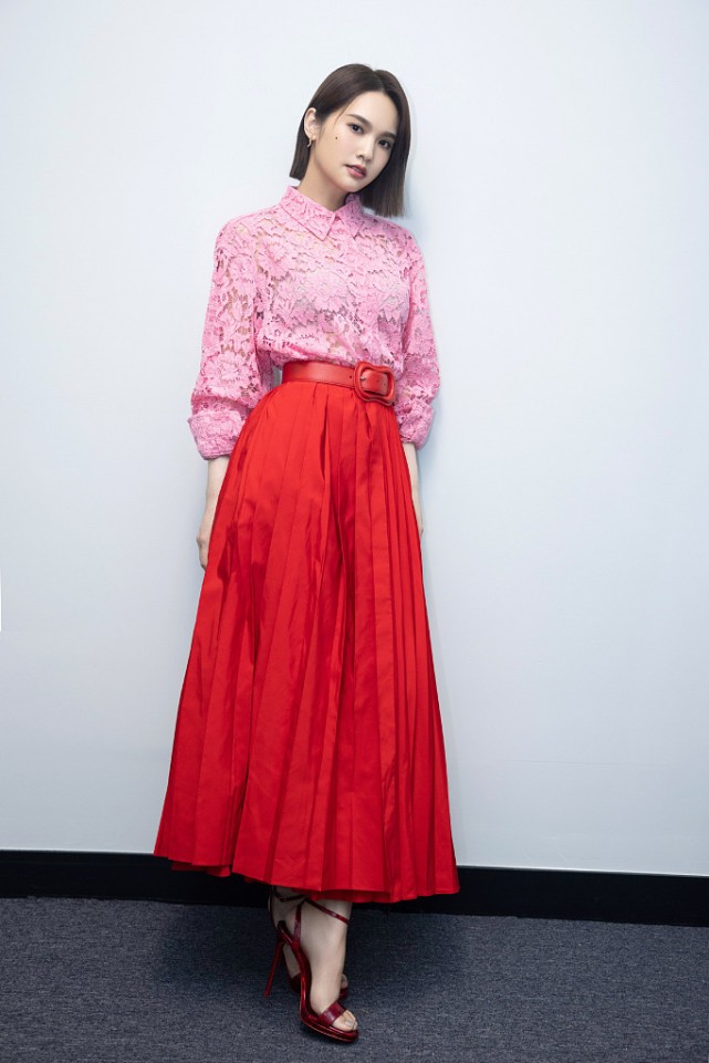 靳东|李荣浩的眼光真好，妻子杨丞琳37岁却长了一张“初恋脸”，好清纯