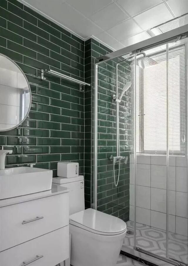 演绎|宽敞通透的大两居,墨绿色的装扮,演绎出不一样的格调!