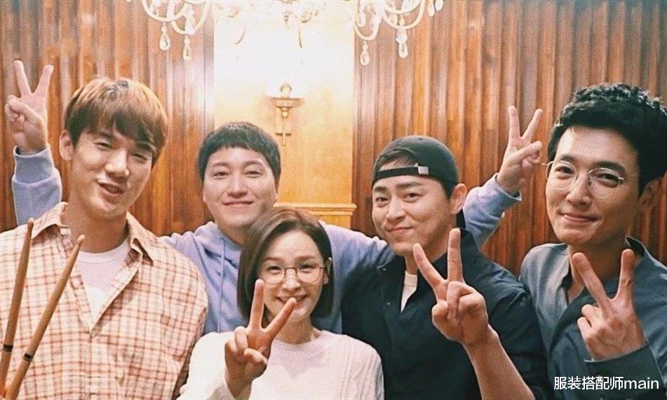 机医|《机医》蔡颂华成新晋国民女神，天生童颜，剧外更是堪称穿搭典范