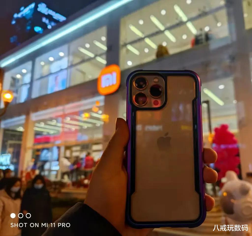 |手机没电了,找个小米之家免费充,还免费贴膜