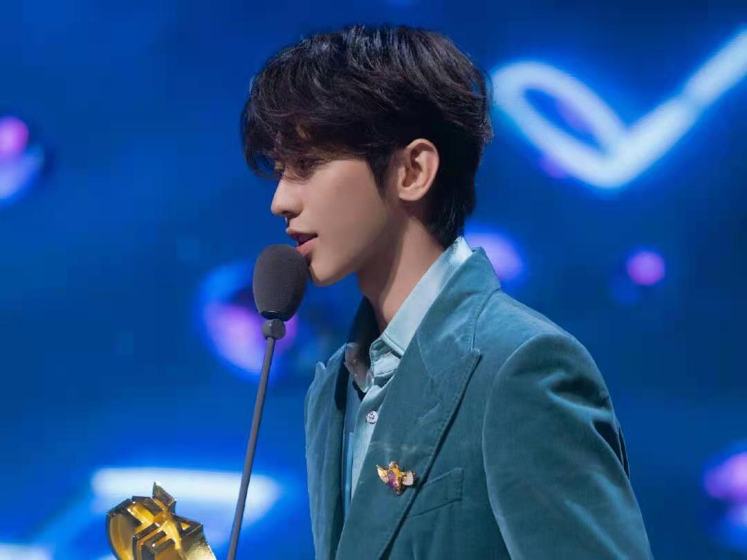 周深|星光璀璨！周深刘雨昕刘宇乐华新女团NAME亮相TMEA年度盛典