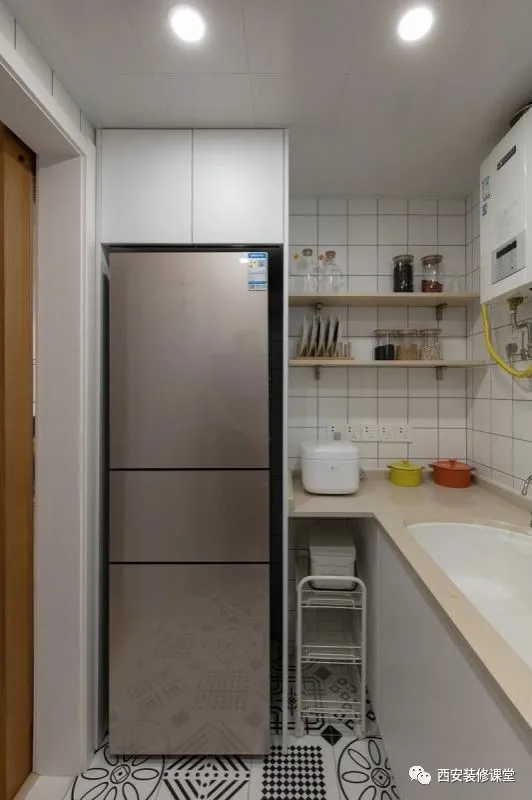 |冰箱旁边有缝隙？难道留着？