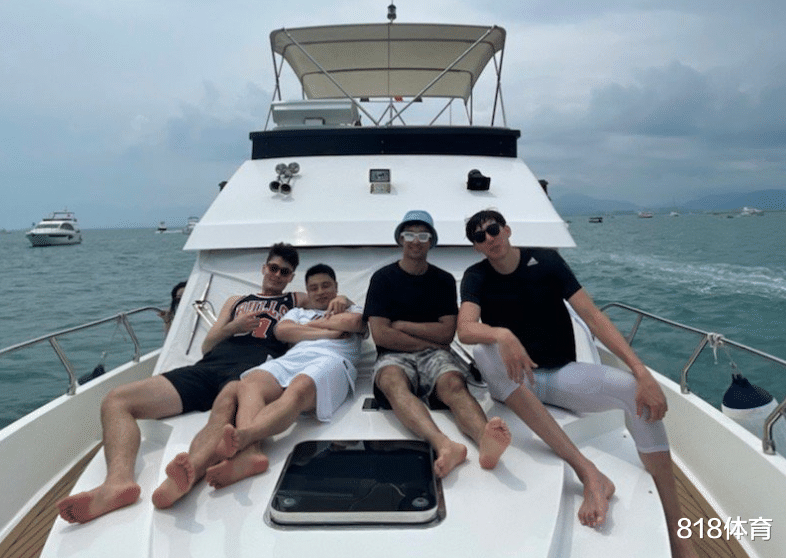 周琦|中国乔治! 周琦三亚包豪华游艇度假, 与队友阿布都阿尔斯兰出海钓鱼