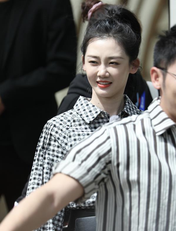 苗苗|苗苗产后首秀真绝了！“素颜脸”完胜baby，立马明白郑恺眼光