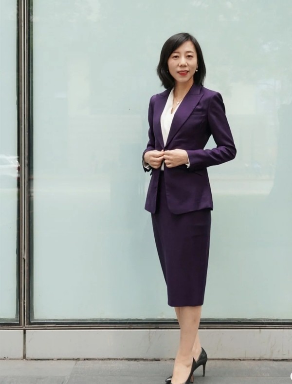 求职|优雅才是40岁女人的“时尚密码”,这组穿搭优雅高级,值得借鉴
