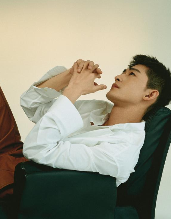 张翰|张翰公开新恋情，称睡醒看到对方很心动，郑爽粉丝的反应炸了