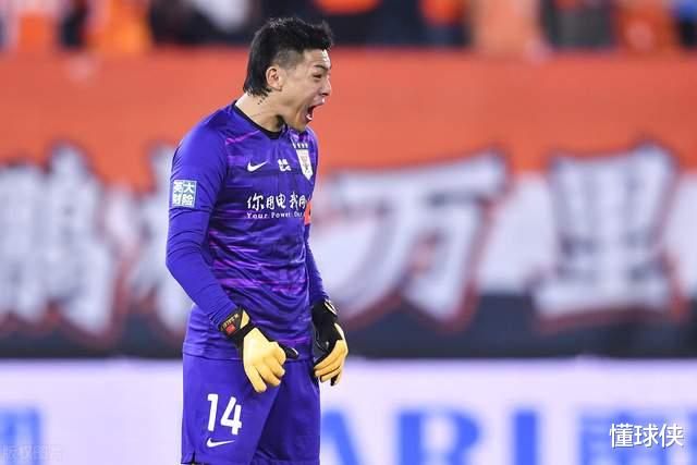 巴塞羅那|21+20！國足12強賽0出場球員爆發(fā)，李霄鵬或重用，顏駿凌位置不保