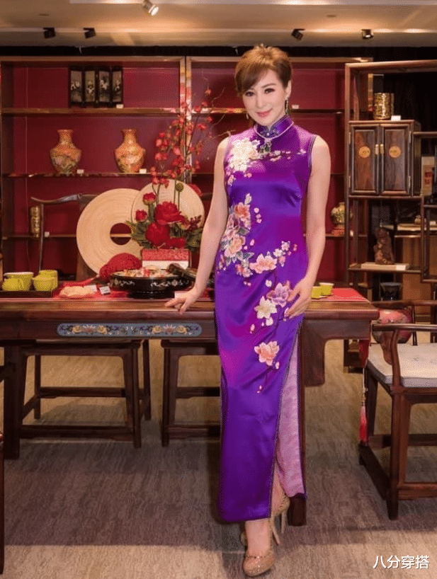 八分穿搭|罗霖穿出了“旗袍的精髓”，一袭紫色无袖旗袍古典温婉，曲线惊艳