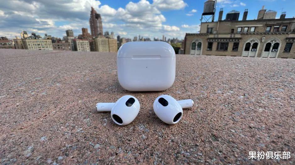 AirPods|iOS 15.2 緊急更新，AirPods 可手動升級