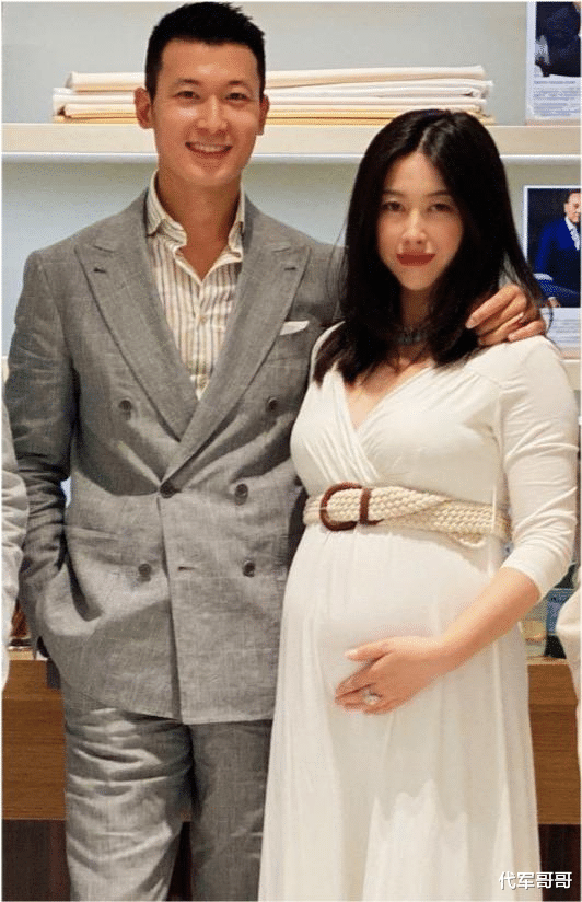 朱珠|朱珠为爱女举办命名仪式，中文名字叫王珠宝？网友吐槽：太俗气！