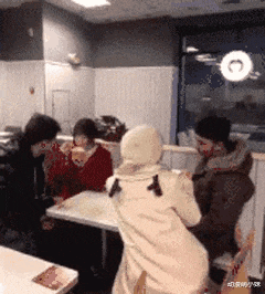 分宜|姑娘草率了,镜片里的反射早就被大家看得一清二楚