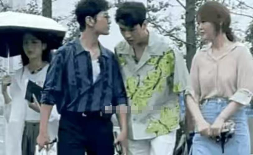 金樱妈妈|丁真带队采购,生图暴露姚安娜真实颜值,衣衫肥大像桑拿妹