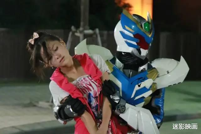 吴孟达|46年前的港版奥特曼，华语首部超级英雄片，剧情奇葩雷人却烂成神作！