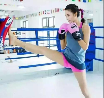 张雨绮|张雨绮两次婚姻留不住男人,穿丁字连体衣,这谁顶得住?