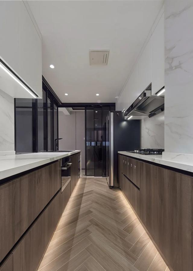 101㎡现代简约，黑白灰+原木质，时尚优雅又舒适