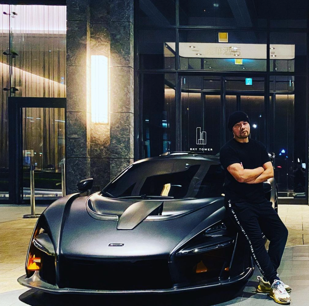 演唱会|周杰伦6岁女儿坐豪车赴考！一头金发十分炫酷，豪车被曝六千万