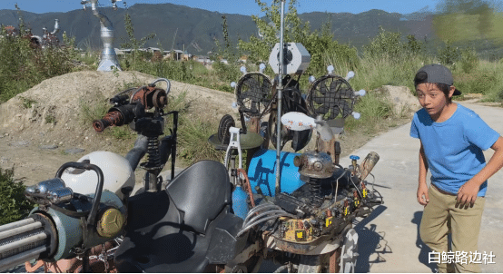 诺一|10岁诺一带妹妹开跑车！晒黑后长相酷似刘烨，看到车激动合不拢嘴