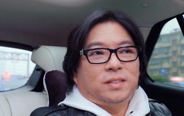 高晓松|高晓松剪长发气质大变，割双眼皮痕迹明显！汪涵：爱美是很重要