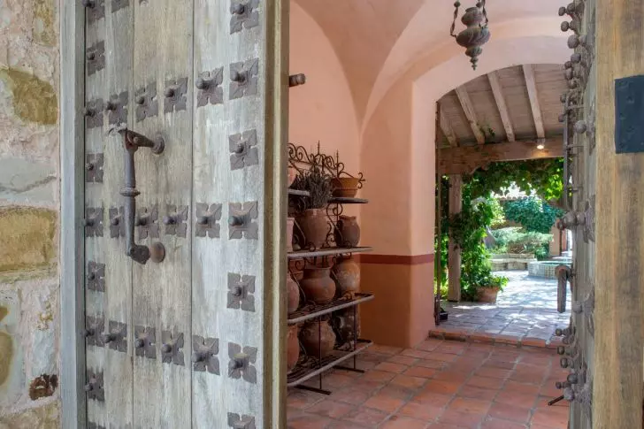 江疏影|90岁老帅锅克林特.伊斯特伍德975万美元豪宅，到底长什么样？