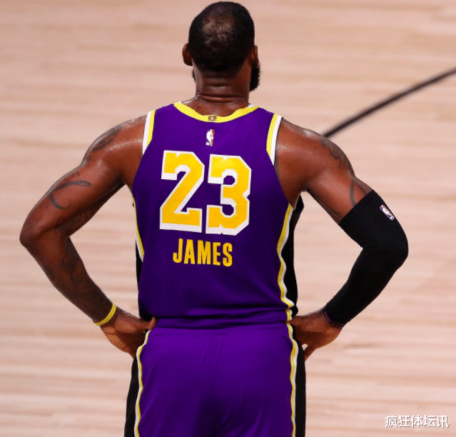 勒布朗·詹姆斯|首轮出局后！詹姆斯终于承认个事实，名宿直言上赛季总冠军不算数