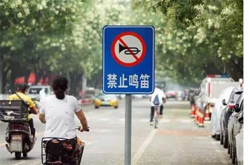 沈阳一燃气公司查表员敲门声吓坏老太,家属索赔5万元,该赔吗??