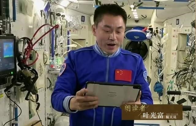 航天员在空间站会经历什么?肌肉萎缩,骨头被掰开,体液涌上大脑