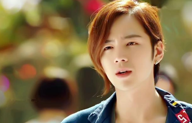 张根硕|34岁的张根硕，瘦身成功，告别油腻男，颜值又回到巅峰