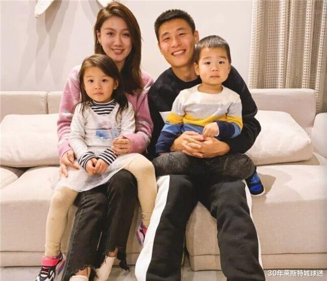 武磊|武磊心真大!笑着预告将直播陪球迷过年,却在西乙替补都混不上了