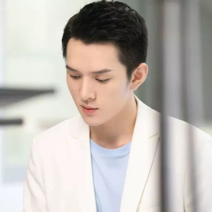 李佳琦|李佳琦又翻车了,带货直播中多次讽刺旁边的工作人员