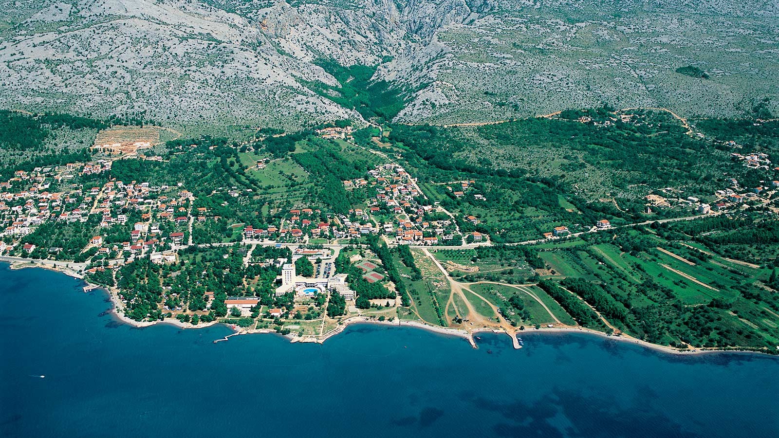 蛋白质 主要气候类型，最恶劣的气候只下雪不下雨，风速360千米每小时