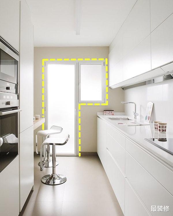 使用油烟机要不要开窗?很多人弄错,难怪年底扫除,厨房又油又脏!