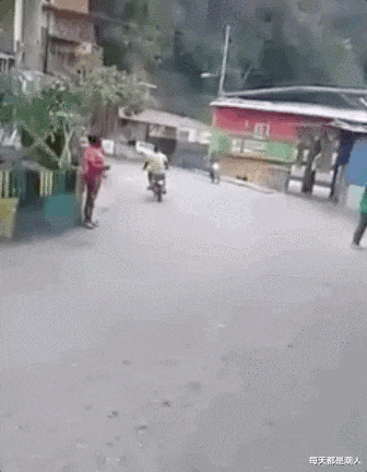 每天都是潮人|神回复：“如果不能借钱，你现在能掏出一万块钱吗？”