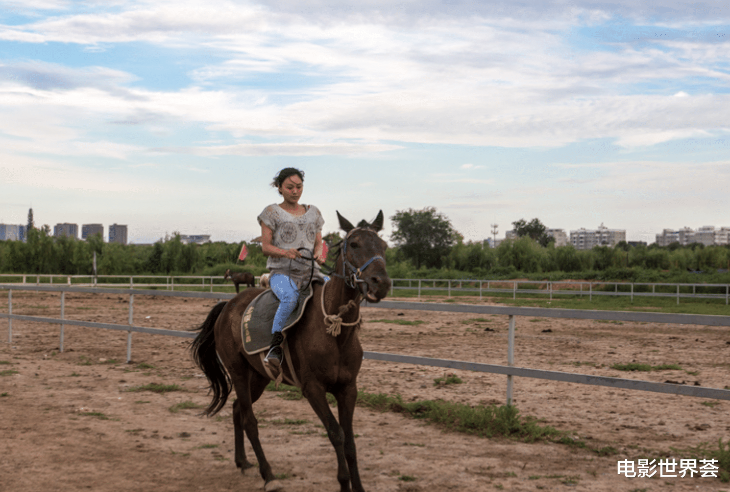 属马|职场失落让属马人不知所措,贵人帮扶助属马人渡过难关,成就辉煌