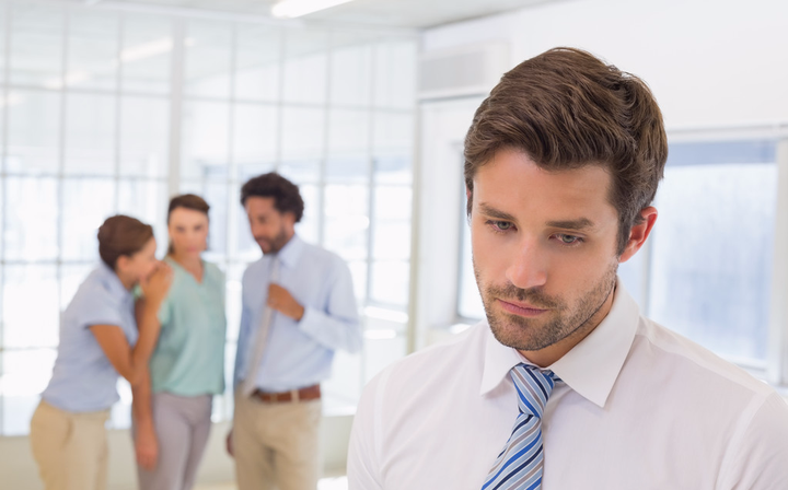 考试|四种行为最傻，混迹职场别“犯傻”，赶紧对照，自己犯傻了吗？