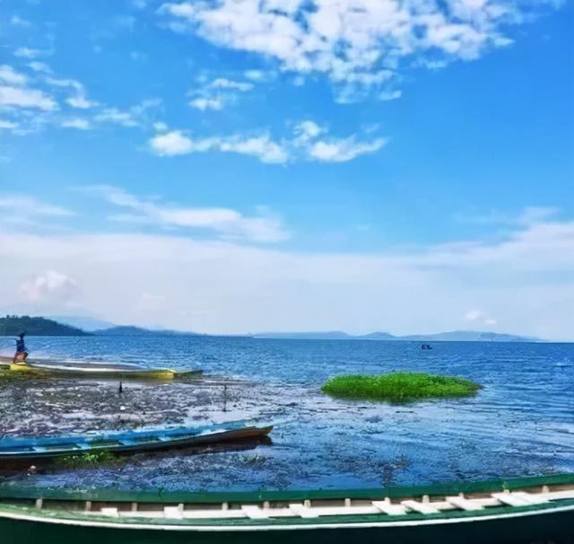 克钦邦|什么情况？缅北克钦著名的湖泊，水面漂着不少死鱼