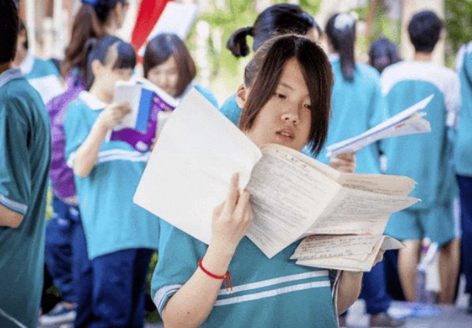 大学|高考没考好该不该选择复读,大四学姐说出实话,原来是我想错了