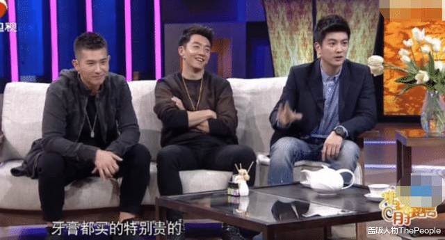 杨紫|明星校园生活大不同！AB一周10块钱，郑恺开豪车上学，杨紫接地气