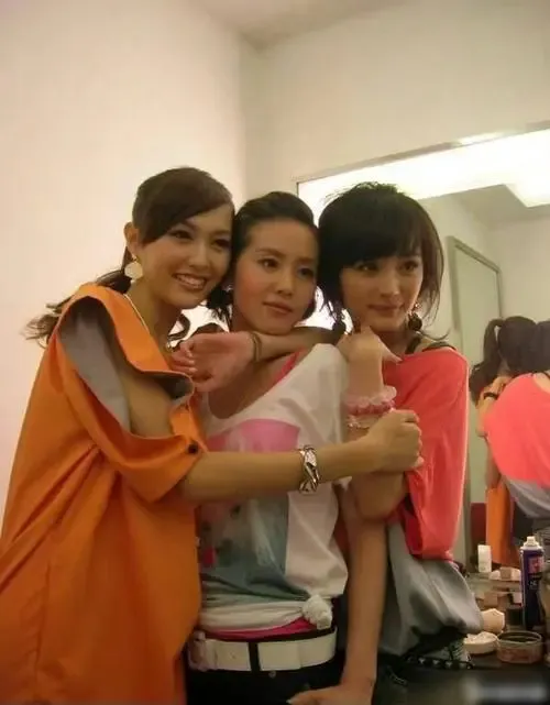 欧阳娜娜|这对塑料姐妹还能走多远？