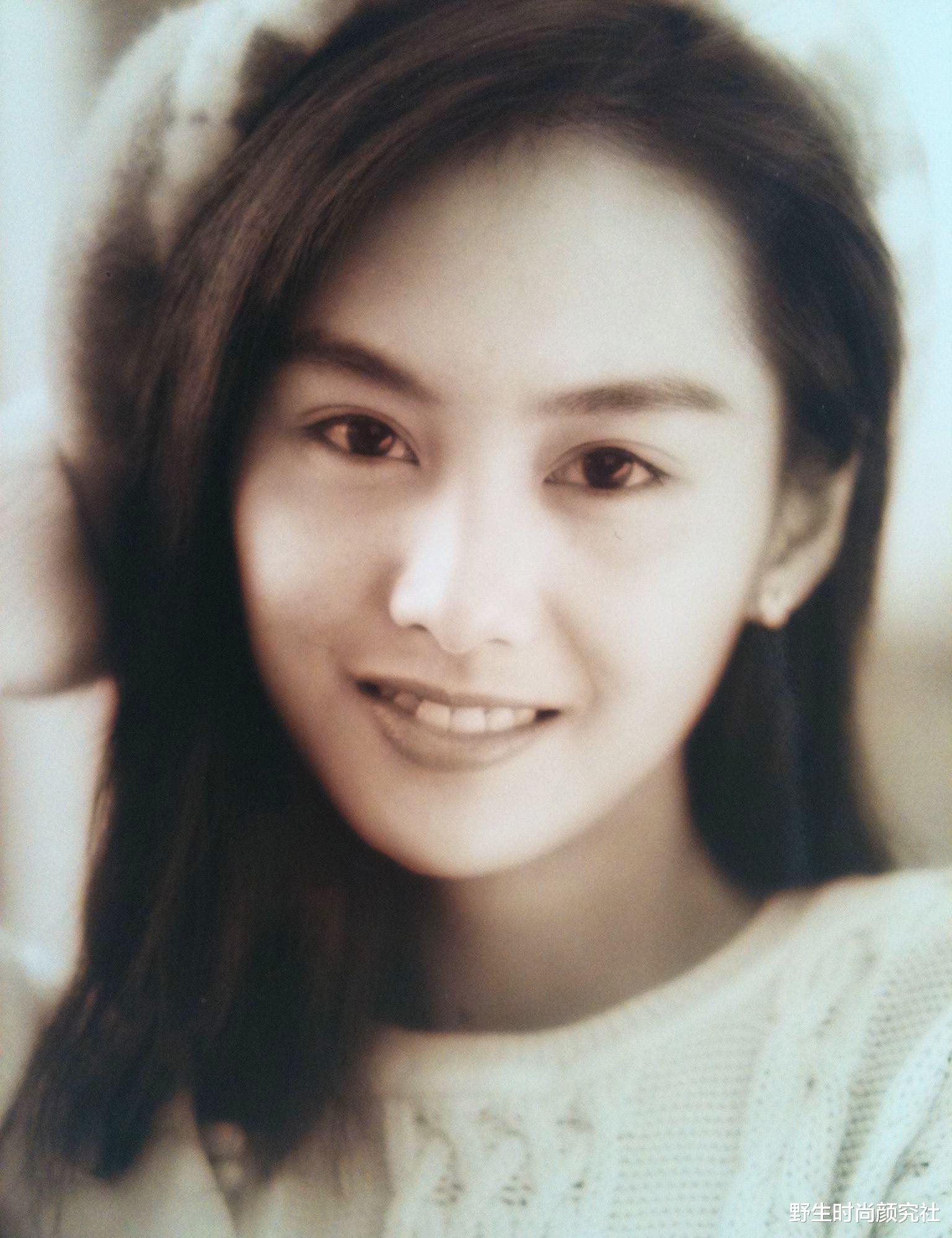 野生时尚颜究社 她这张脸的美貌,真的没有尴尬期