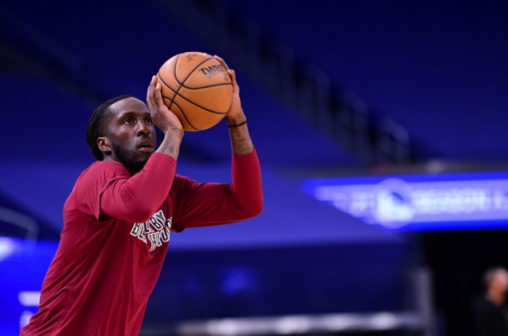 季后赛|你不一定熟悉！NBA这10位千万年薪的球员要送出去得倒贴才行。