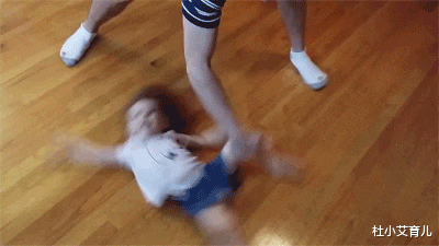 杜小艾育儿|郭晶晶赴奥运，霍启刚在家野性带3娃：爸爸带娃，活着就行哈哈哈