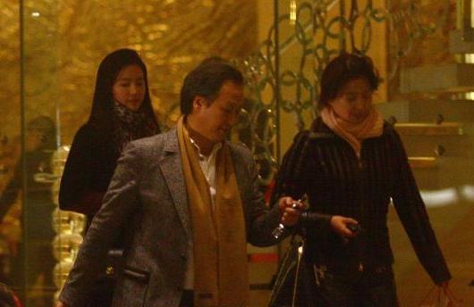 刘亦菲|为夺刘亦菲自杀，被误会20年不吭声，“最强星妈”刘晓莉真能忍