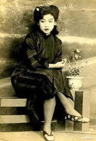 谭耀文|赵丽蓉：改嫁小叔子后丧夫又丧女，晚年为自己选遗照